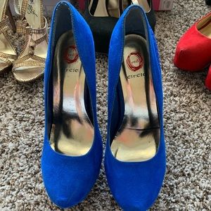 High heel w blue gems